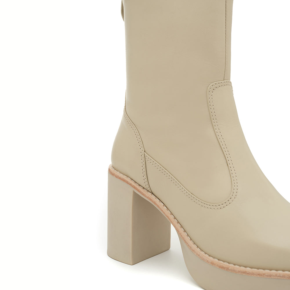 Daniella Shevel Aspen Shearling Sherpa lined boot with rubber lugg sole in creamy stone white leather detail welt view